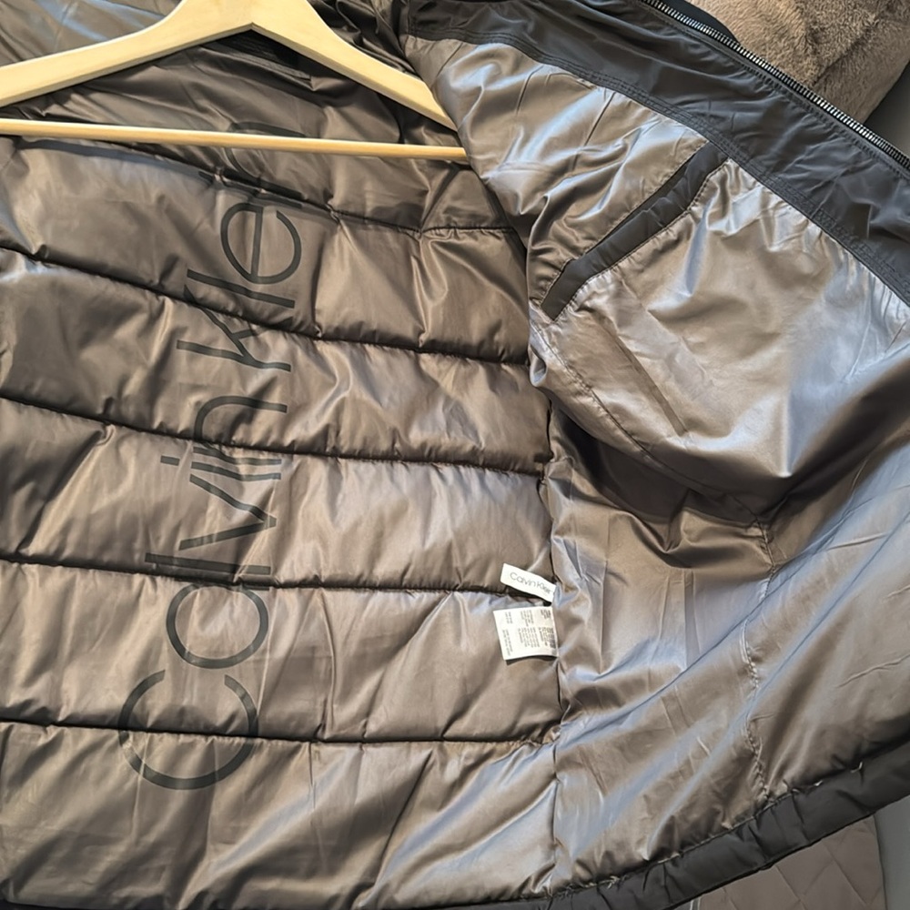 EXCELLENT CONDITION - Calvin Klein Men’s Black Puffer Jacket Sz M - Picture 7 of 9
